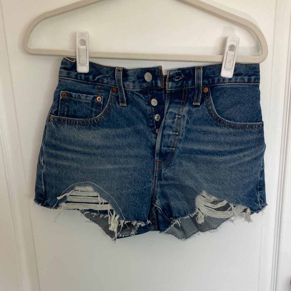 Levi’sClassic Distressed Denim Women’s Shorts - Blue